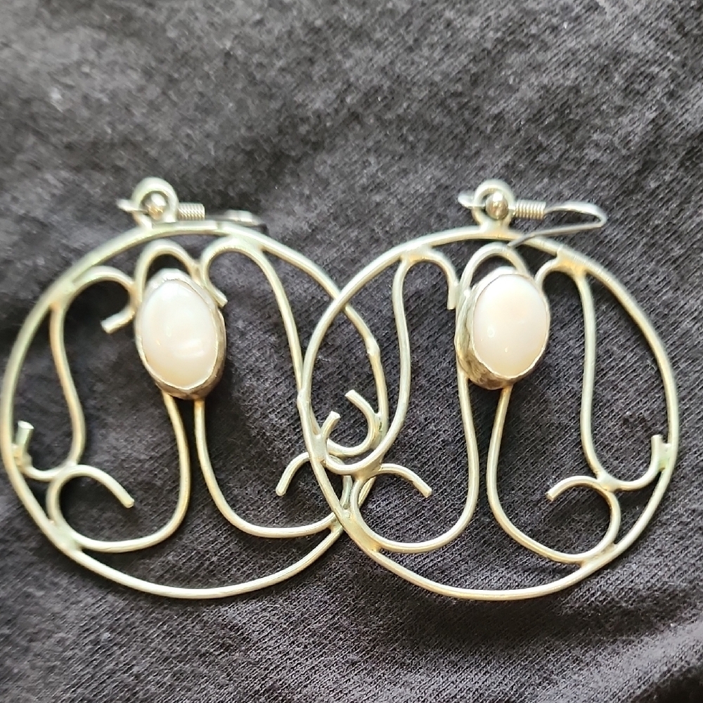 BEAUTIFUL Vintage Silver and MOONSTONE Earrings